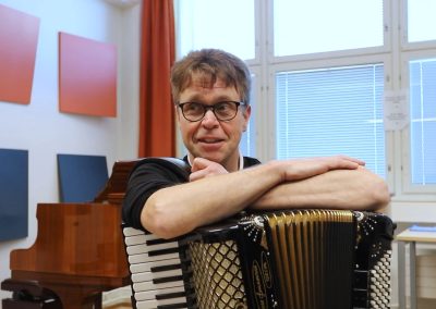 Bo Lund: Teaching accordeon